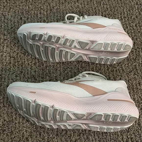 Brooks Ghost Max Running Shoes WMNS 9.5B - Picture 3 of 10